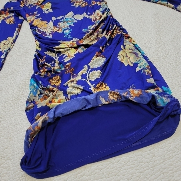 Guess Floral Twisted Keyhole Bodycon Dress - Picture 7 of 10